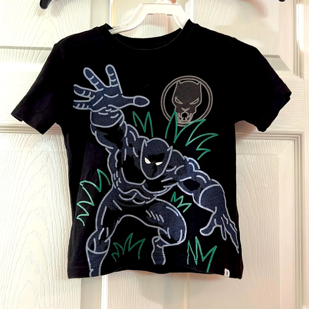 Boys Gap Black Panther T-shirt size 5  toddler